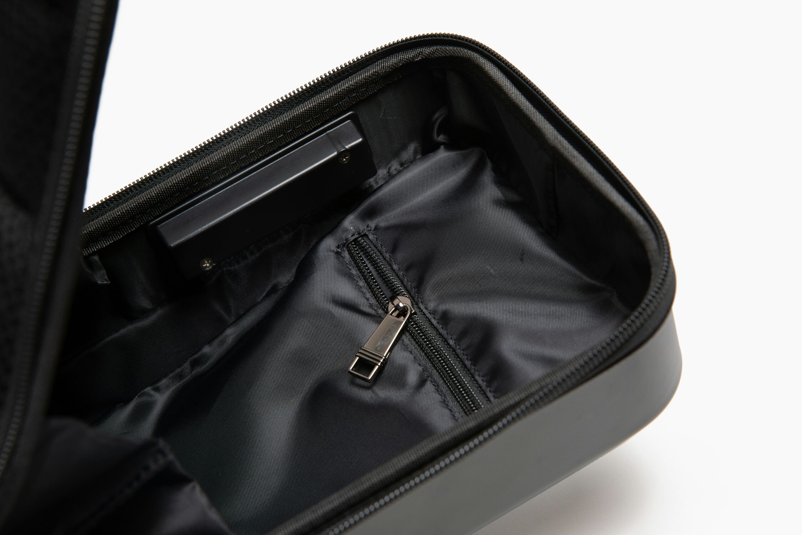 Close-up of durable zipper on expandable luggage
