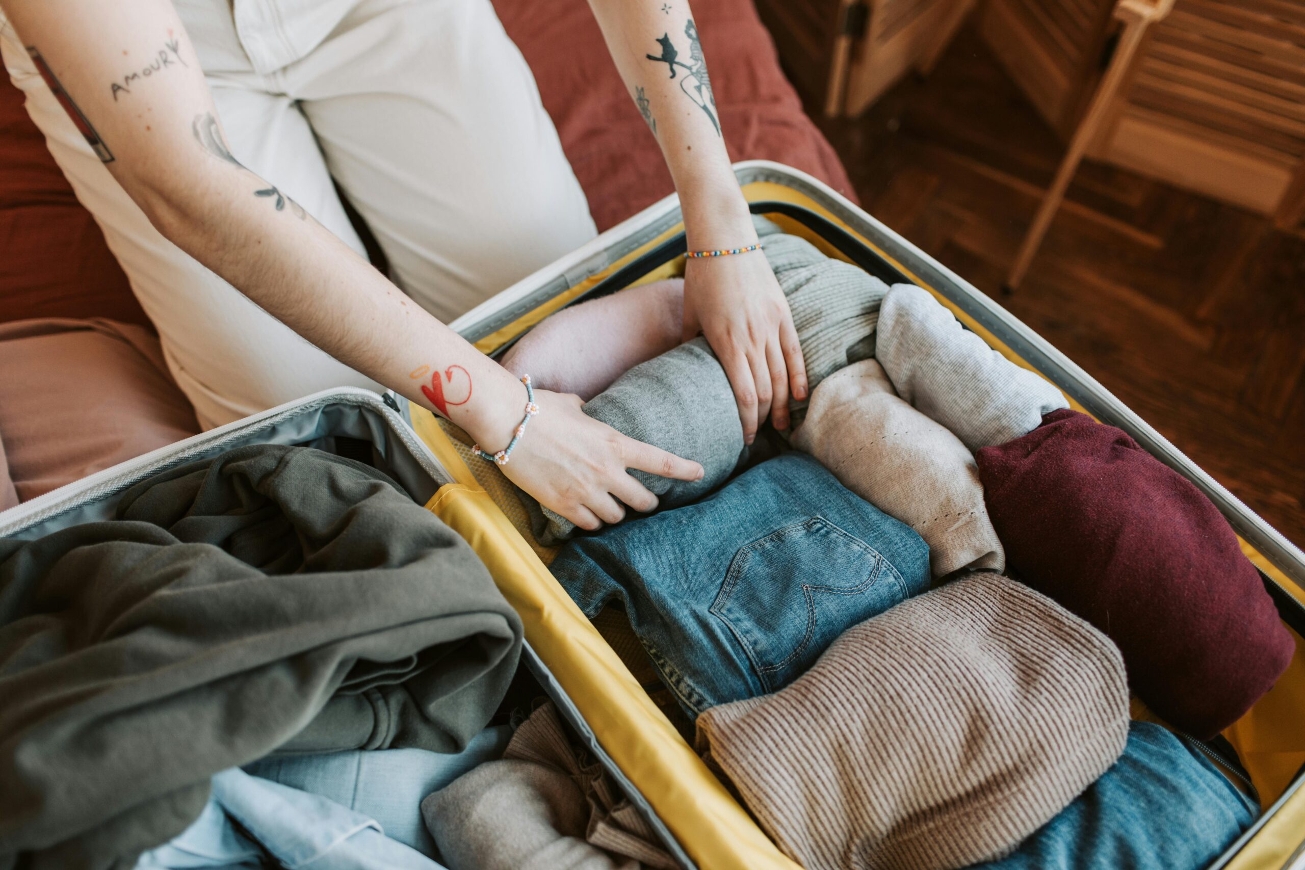 Visual guide demonstrating rolling technique and use of packing cubes for efficient travel organization