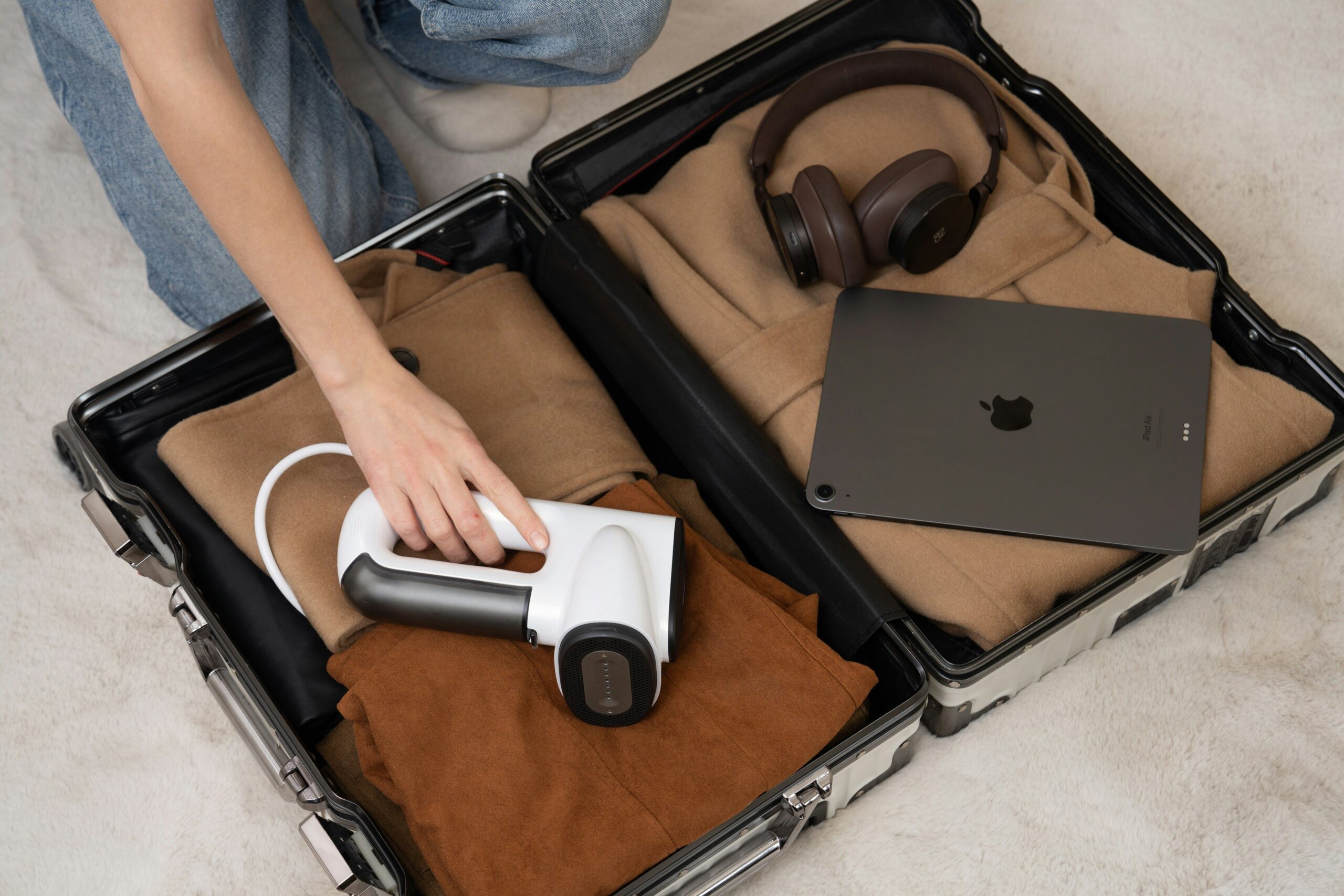 Comparison chart of expandable luggage materials and sizes
