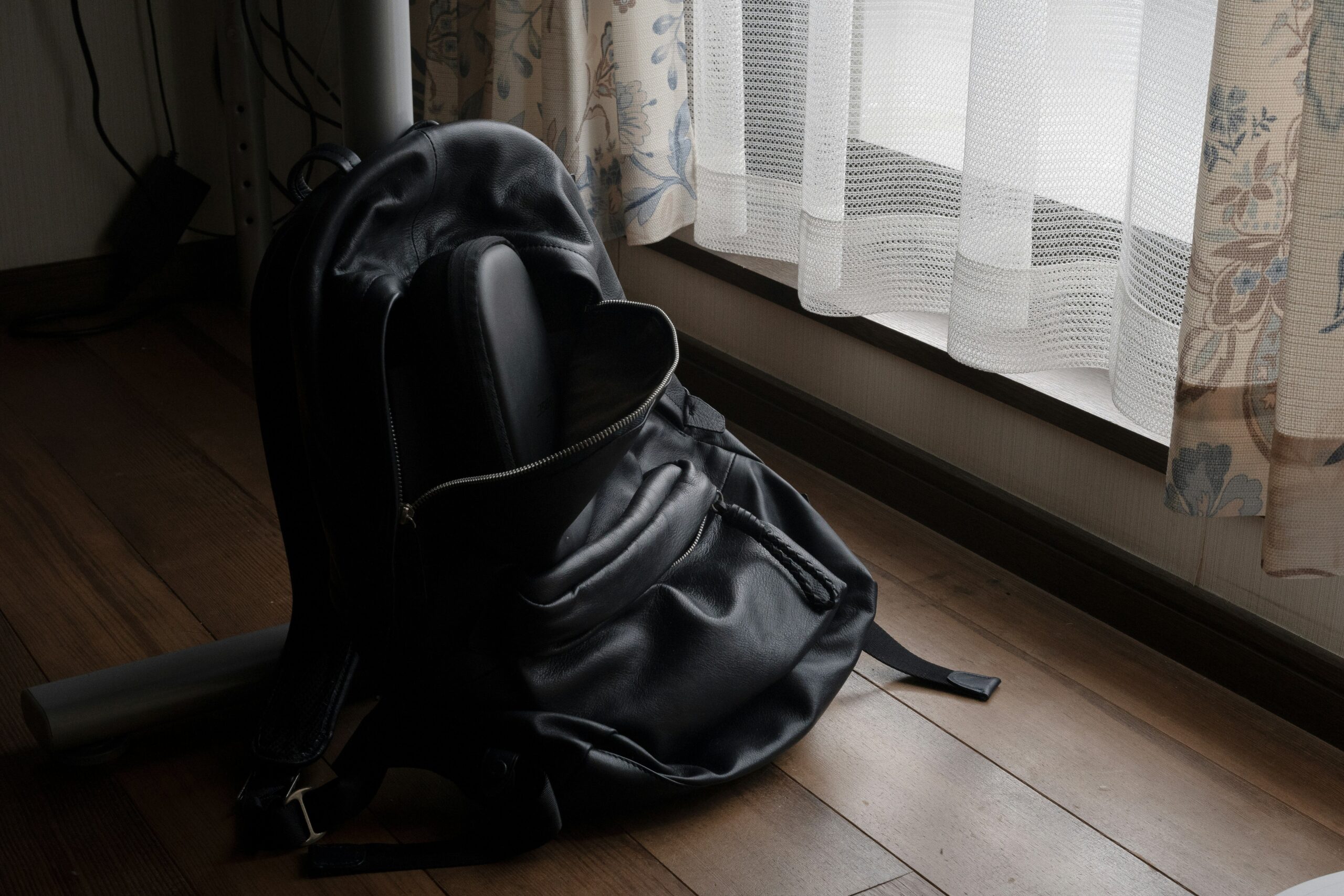 Traveler using an expandable bag at the airport