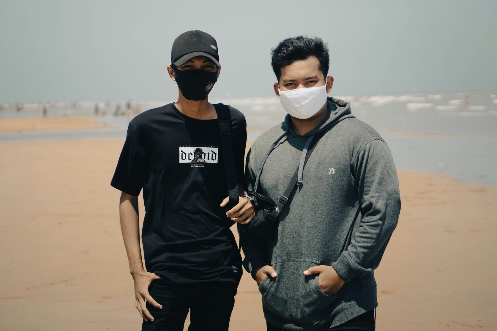 A side-by-side comparison showing a rigid hardshell suitcase versus an expandable duffel bag