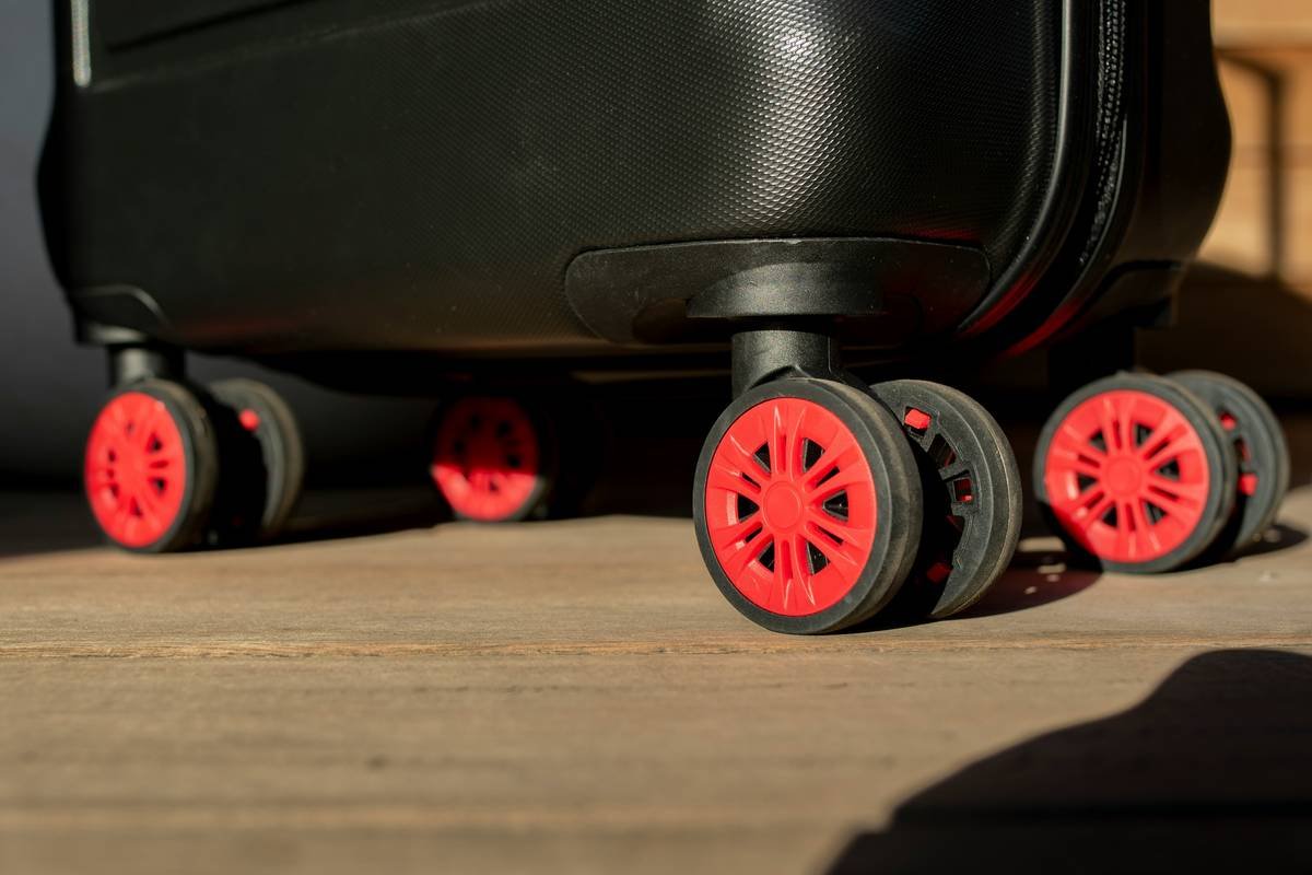 Expandable Luggage on Wheels: Your Secret Weapon for Overpackers (and Smart Packagers Alike)