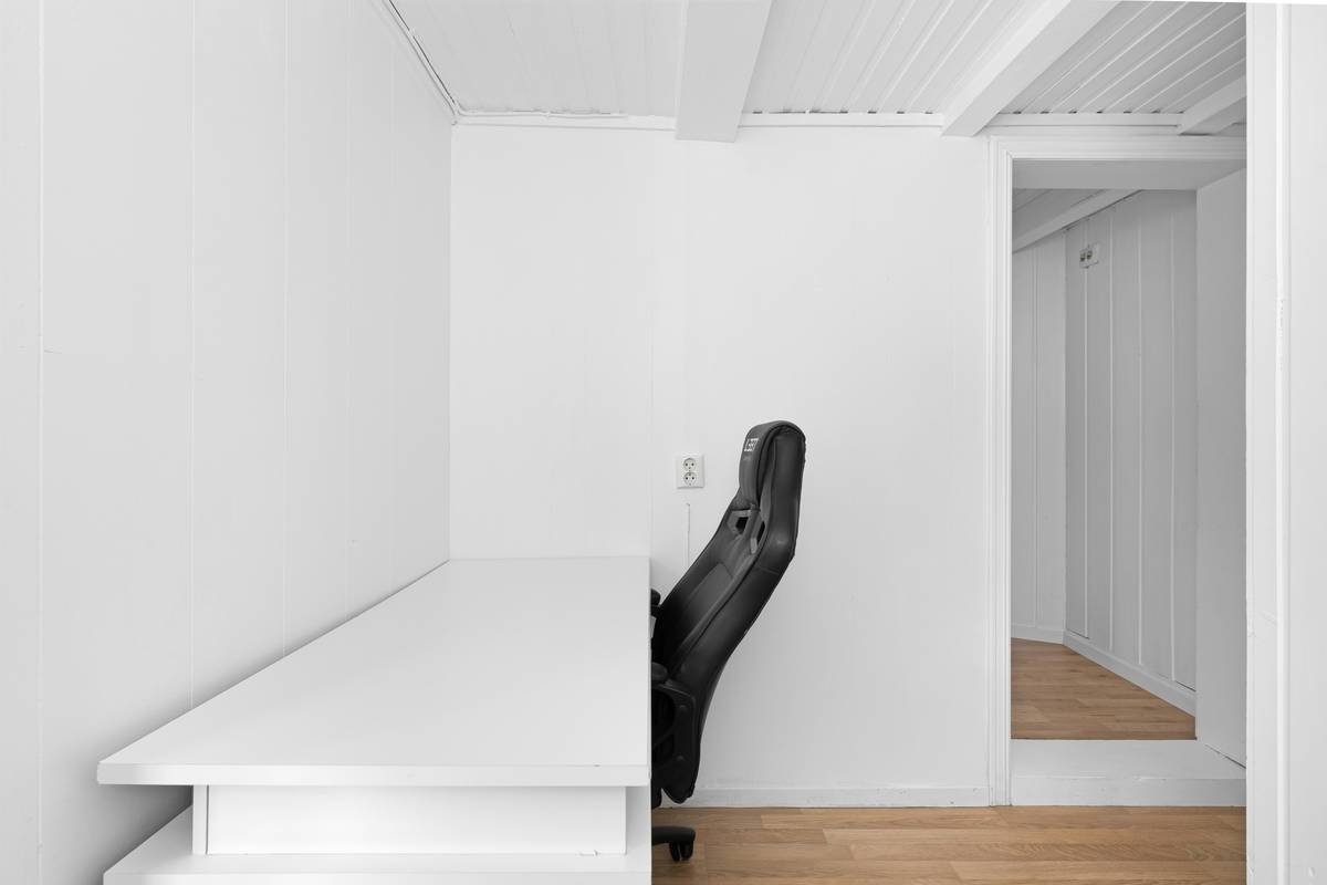 A black chair sitting on top of a white counter