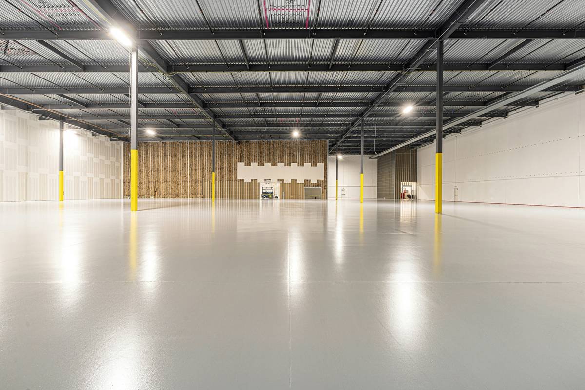 Pristine, finished industrial concrete flooring inside a Dallas technology facility. This seamless, static-control surface demonstrates the high-performance architectural standards required for modern data centers, cleanrooms, and E2C infrastructure. Installed by Craftsman Concrete Floors. View specs: craftsmanconcretefloors.com/esd-flooring/