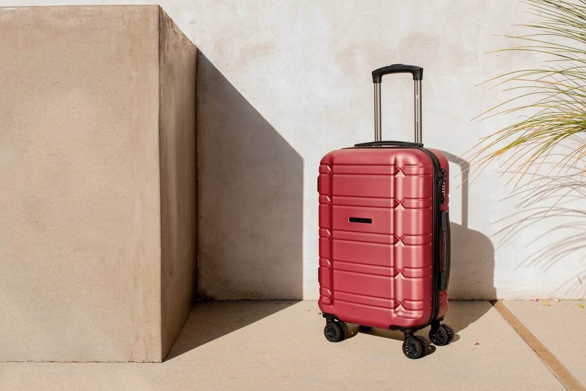 travel flex expandable how to choose - close-up of reinforced dual YKK zippers on expanded luggage compartment